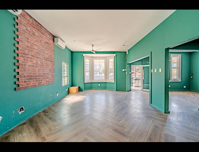 200M² OFFICE FOR SALE IN ESSENWOOD
